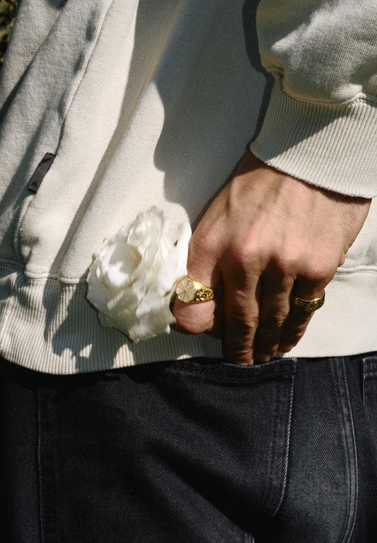 Bague unisexe avec motif floral incrusté de nacre en or